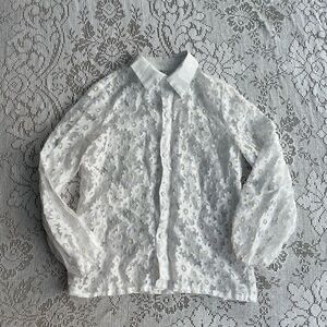 Women’s vintage white daisy blouse size small/medium